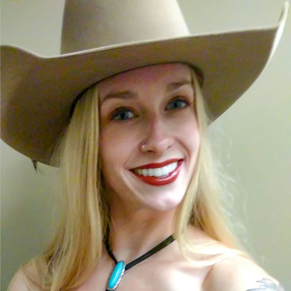 Meet your Posher, Lacey